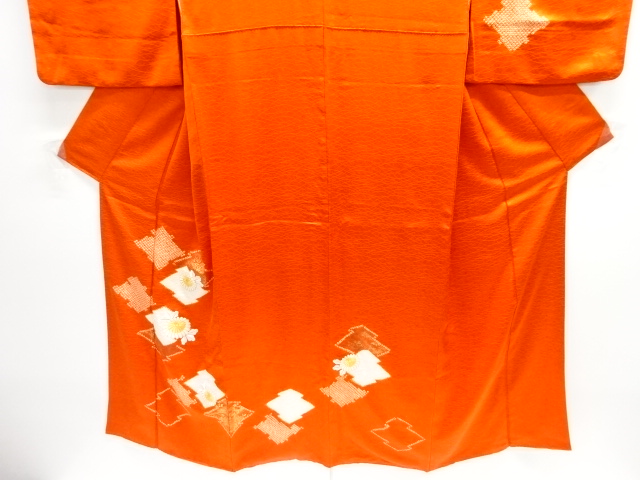  絞り松皮菱に菊模様刺繍訪問着